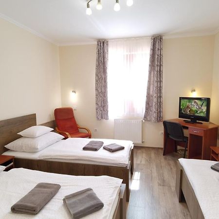 Bed and Breakfast Kamilla Panzió és Rendezvényház Balmazújváros Esterno foto