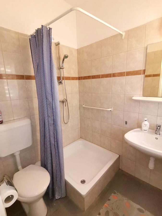 Bed and Breakfast Kamilla Panzió és Rendezvényház Balmazújváros Esterno foto