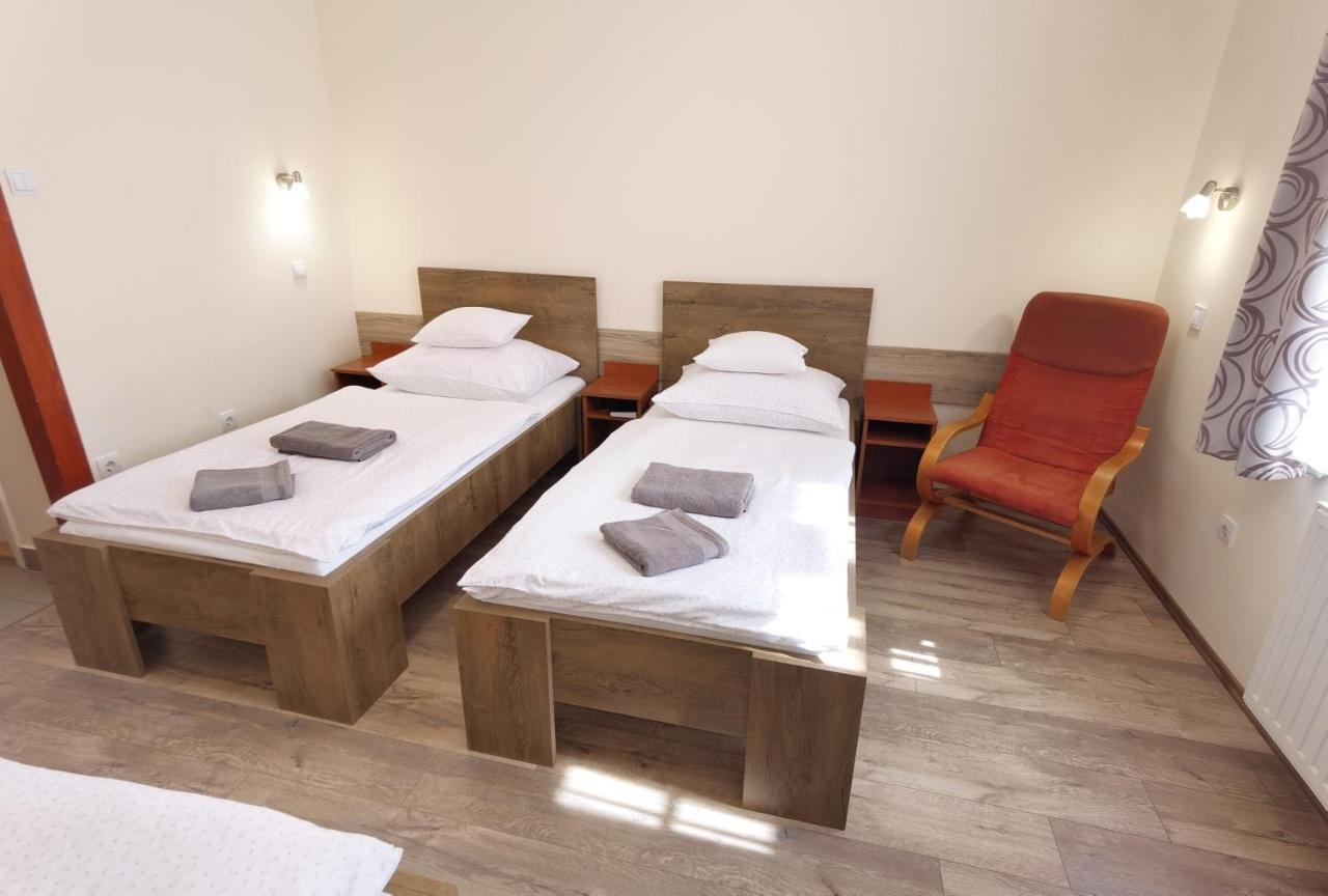 Bed and Breakfast Kamilla Panzió és Rendezvényház Balmazújváros Esterno foto