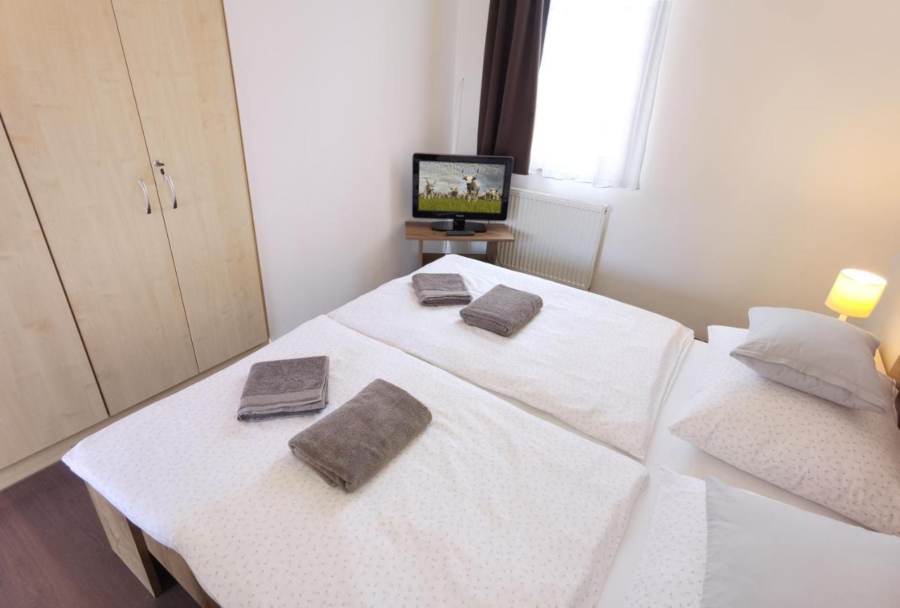 Bed and Breakfast Kamilla Panzió és Rendezvényház Balmazújváros Esterno foto