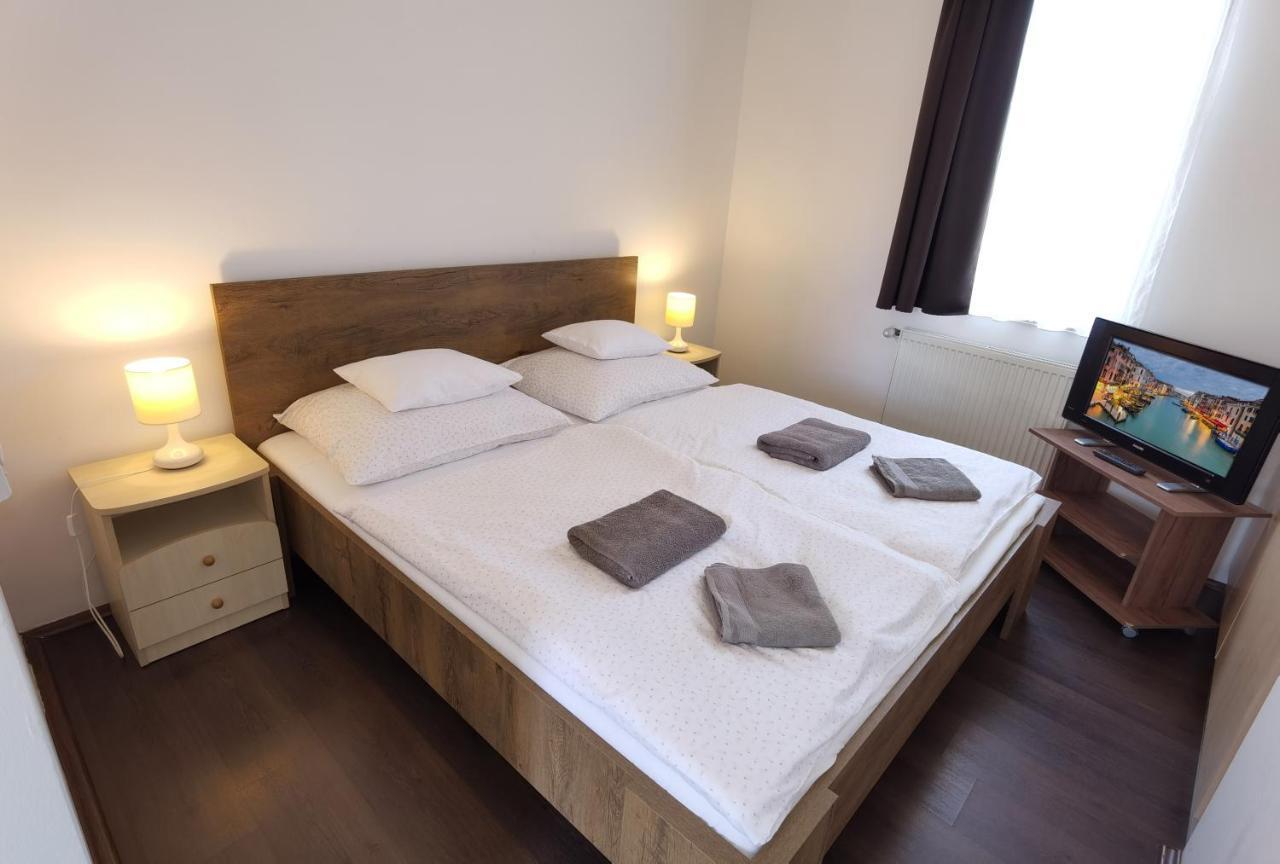 Bed and Breakfast Kamilla Panzió és Rendezvényház Balmazújváros Esterno foto